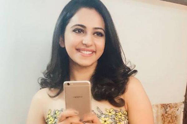 Bollywood Celebrities with Selfie Expert Oppo F3 Plus