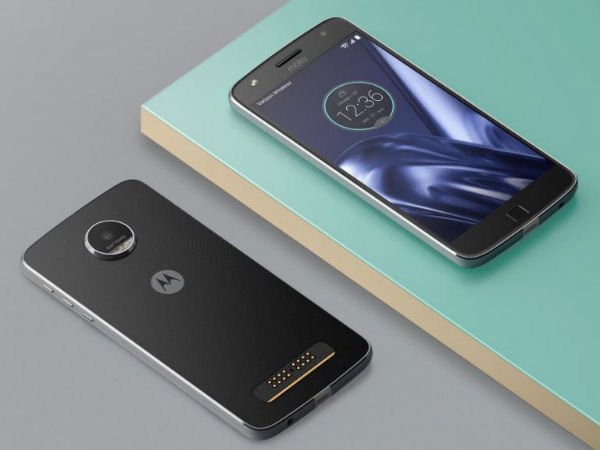 Motorola Moto Z Play (ফোনটি এক্সচেঞ্জে প্রায় 22,000 টাকা পর্যন্ত ছাড় পেতে পারেন)