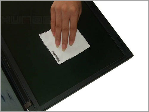 How to clean up a laptop screen?