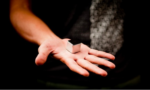 Kube 2: The world's smallest touch based MP3 Player