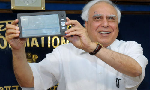 Cheap Aakash 2 vs Low Cost BSNL T Pad IS701R 