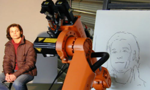 Artistic robot than can sketch portraits