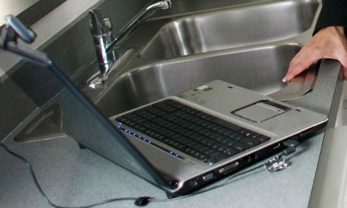 People in India prefer e-mails to social networks