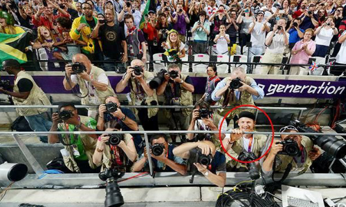 Usain Bolt: After Historic Win, Grabs Nikon D4 to Capture London Olympics 2012 [Pictures]