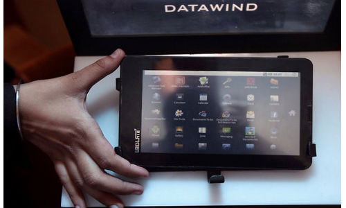 Aakash 2: Kapil Sibal Gifts Gujarat CM Narendra Modi the Budget Tablet
