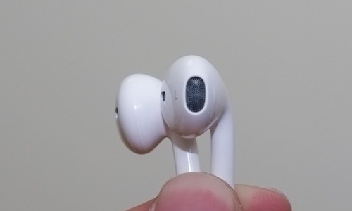 Redesigned Headphones for Apple iPhone 5 Captured [Video]