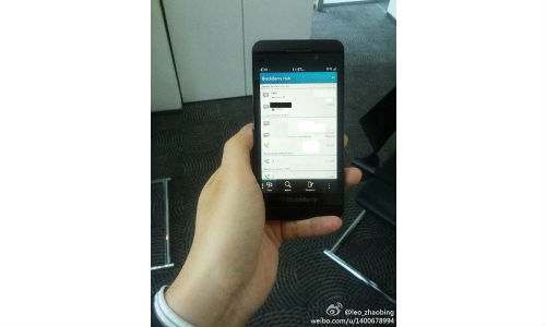 BlackBerry 10 L series smartphone leaked images