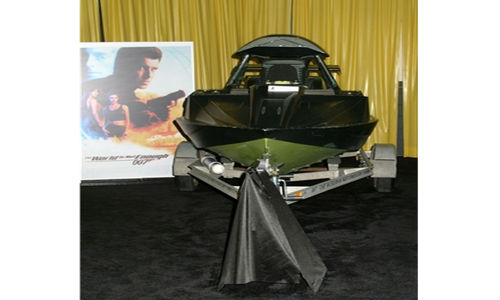 Mini Speedboat The World Is Not Enough-1999-pierce-brosnan