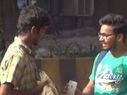 भिखारी के पास iPhone को देख बौरा गए लोग