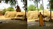 காற்றில்... காற்றில் பறந்து - பறந்து விளையாடிய 76 வயது பாட்டி! வைரல் ஆகும் வீடியோ!