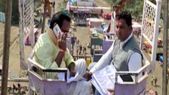 சிக்னல்... சிக்னல் கிடைக்கல: அதனால் தான் ராட்டினத்தில் ஏறினேன்: அமைச்சரின் வைரல் புகைப்படம்.!