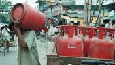 உடனே முந்துங்கள்- LPG சிலிண்டர் புக் செய்தால் ரூ.2700 கேஷ்பேக்: இதை மட்டும் செய்தால் போதும்!