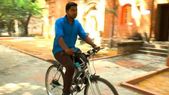 மதுரை... மதுரை மாணவரின் புதிய கண்டுபிடிப்பு: தானாகவே சார்ஜ் ஆகும் பேட்டரி சைக்கிள்.!