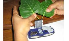 जरूरत पड़ने पर बिना बिजली के कैसे चार्ज करें अपना मोबाइल