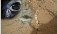 देखें तस्‍वीरें: क्‍या अंतरिक्ष में ये एलियन द्वारा फेकें गए मेटल हैं?