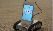 मिलिए स्‍मार्टफोन रोबोट रोमो से