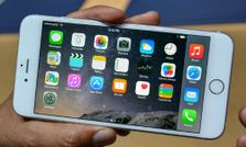 आईफोन-6 की बिक्री शुरु, रात से ही लगने लगी थीं खरीदने वालों की लाइन