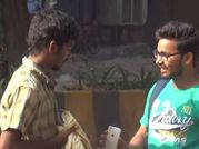 भिखारी के पास iPhone को देख बौरा गए लोग