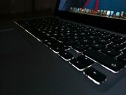 मैकबुक कीबोर्ड बैकअप लाइट को कैसे करें सेट