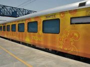 तेजस : वाई-फाई, LCD स्‍क्रीन, कॉफी मशीन, ये है भारत की हाइटेक ट्रेन