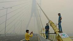 जानलेवा सेल्फी का कहर, दिल्ली के सिग्नेचर ब्रिज से गिरकर दो युवकों की मौत