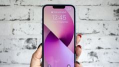 iPhone 13 खरीदने वालों के लिए खुशखबरी, कीमत में हुई भारी कटौती, जानें क्या है लेटेस्ट प्राइस