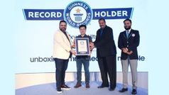 Samsung ने बनाया अनोखा गिनीज वर्ल्ड रिकॉर्ड, एकसाथ 1820 यूजर्स ने की इस फोन की अनबॉक्सिंग