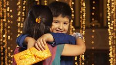 भाईदूज पर अपने भाई को गिफ्ट करिए ये 5 अमेज़िंग गिफ्ट, खुशी से खिल उठेगा चेहरा
