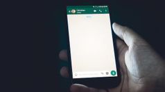 WhatsApp स्टेटस पर लगाते हैं अश्लील वीडियो तो हो जाइए सावधान, आ रहा ये नया फीचर
