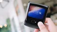 Lenovo CEO ने किया खुलासा, Motorol जल्द फोल्डेबल रेजर स्मार्टफोन का नया वर्जन करेगी लॉन्च