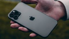 16,000 फीट की ऊंचाई से गिरने के बाद भी नहीं टुटा iPhone, जाने वजह