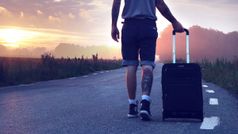 ट्रैवलिंग के शौकीन है तो कुछ इस तरह से पैक करें गैजेट्स