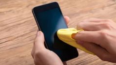 Phone Screen साफ करने के लिए अपनाएं ये सुरक्षित और सरल उपाय, होंगे गजब फायदे