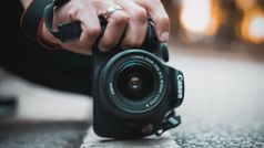 पहला DSLR कैमरा खरीद की कर रहे हैं तैयारी? बहुत काम आएगी स्टेप-बाय-स्टेप गाइड