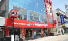 దూకుడు పెంచుతున్న బిజినెస్‌మేన్!!