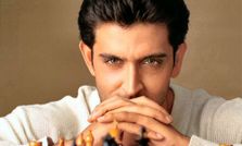 టాప్-10 హిరోలు... ఫ్యాన్స్ ఎవరికి ఎక్కువ?