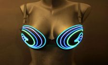 మసక చీకట్లలో.. మెరుపు అందాలు!