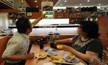 ఈ రెస్టారెంట్‌లో సర్వర్లు ఉండరు..?