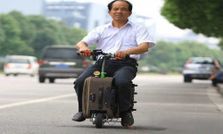 మనుషులను మోసుకెళ్లే సూట్‌కేస్