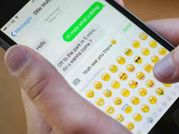 వాట్సప్‌లో ఈ ఎమోజీ చాలా డేంజర్, అసభ్యకరమంటూ నోటీసులు