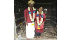 సాక్ష్యం కోసం పేస్ బుక్ లైవ్ లో వివాహం చేసుకున్న జంట