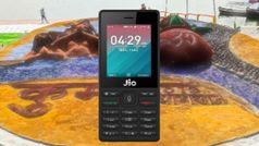 కుంబ్ జియో ఫోన్ ను లాంచ్ చేసిన రిలయన్స్