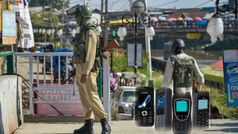 కాశ్మీర్‌లో ప్రభుత్వ ఉన్నతాధికారులకు శాటిలైట్ ఫోన్లు