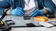 మీ ఫోన్‌ను సర్వీసింగ్ కోసం ఇస్తున్నారా.. ఈ జాగ్రత్తలు తీసుకోకపోతే ఇబ్బందులు తప్పవు..!