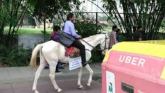 ബംഗളുരു നഗരത്തിലെ ട്രാഫിക്കിനെതിരെ കുതിരപ്പുറത്ത് യാത്ര ചെയ്ത് ഐടി ജോലി രാജിവെച്ചു യുവാവ്!