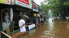 കേരളത്തിന് 2 കോടി നൽകി സാംസങും സിം നഷ്ടമായവർക്ക് സൗജന്യമായി മാറ്റിനൽകി ഐഡിയയും!
