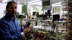 ശാസ്ത്രജ്ഞർ മൊബൈൽ ഫോൺ ചാർജ് ചെയ്യുന്നത് മൂത്രം ഉപയോഗിച്ച്