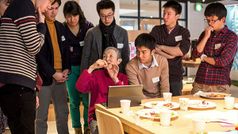 അറിയാവുന്ന കോഡുകൾ ഉപയോഗിച്ച് ഈ 81 വയസ്സുകാരി വികസിപ്പിച്ചത് ഒരു ഐഫോൺ ഗെയിം