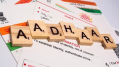 10 വർഷത്തിൽ ഒരിക്കൽ ആധാറിലെ കൈയ്യും മുഖവും മാറ്റണം... കാരണമറിയാം | aadhaar