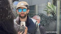 ആരാണിവൻ, ​കൈയിലിരിക്കുന്നത് ഇതുവരെ ഇറങ്ങാത്ത ഐഫോൺ 17 പ്രോ ആണോ? ​വൈറലായി ചിത്രം